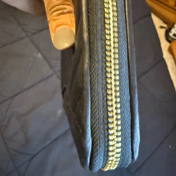 Tory Burch Black Quilted Leather Zip Wallet - Picture 6 of 13